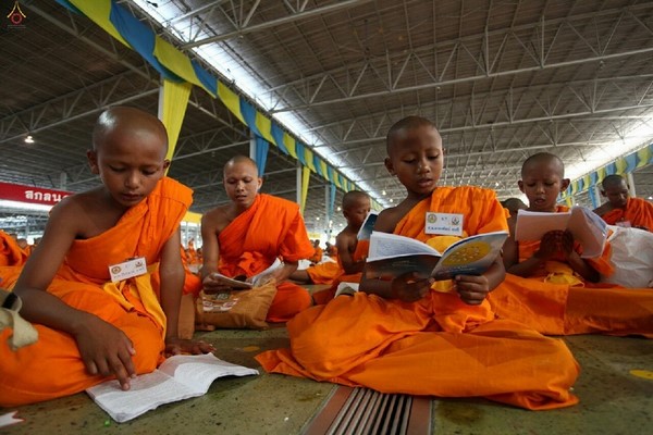 Thái Lan: Hình ảnh Lễ Truyền trao Giới pháp tại Tu viện Wat Phra Dhammakaya