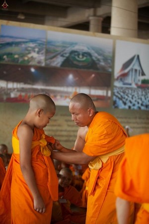 Thái Lan: Hình ảnh Lễ Truyền trao Giới pháp tại Tu viện Wat Phra Dhammakaya