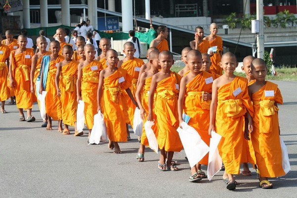 Thái Lan: Hình ảnh Lễ Truyền trao Giới pháp tại Tu viện Wat Phra Dhammakaya