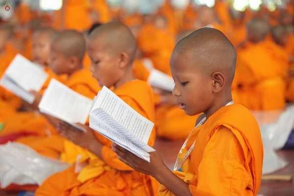Thái Lan: Hình ảnh Lễ Truyền trao Giới pháp tại Tu viện Wat Phra Dhammakaya