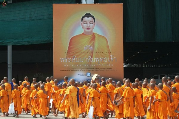 Thái Lan: Hình ảnh Lễ Truyền trao Giới pháp tại Tu viện Wat Phra Dhammakaya