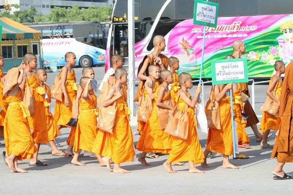 Thái Lan: Hình ảnh Lễ Truyền trao Giới pháp tại Tu viện Wat Phra Dhammakaya