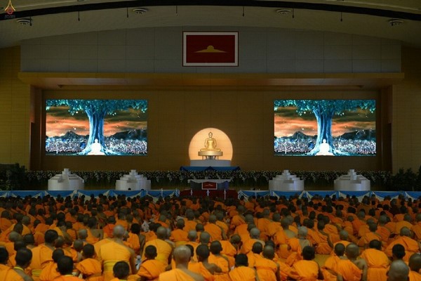 Thái Lan: Hình ảnh Lễ Truyền trao Giới pháp tại Tu viện Wat Phra Dhammakaya