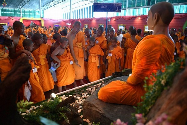Thái Lan: Hình ảnh Lễ Truyền trao Giới pháp tại Tu viện Wat Phra Dhammakaya