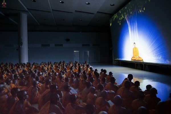 Thái Lan: Hình ảnh Lễ Truyền trao Giới pháp tại Tu viện Wat Phra Dhammakaya
