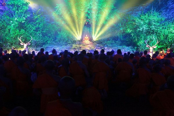 Thái Lan: Hình ảnh Lễ Truyền trao Giới pháp tại Tu viện Wat Phra Dhammakaya