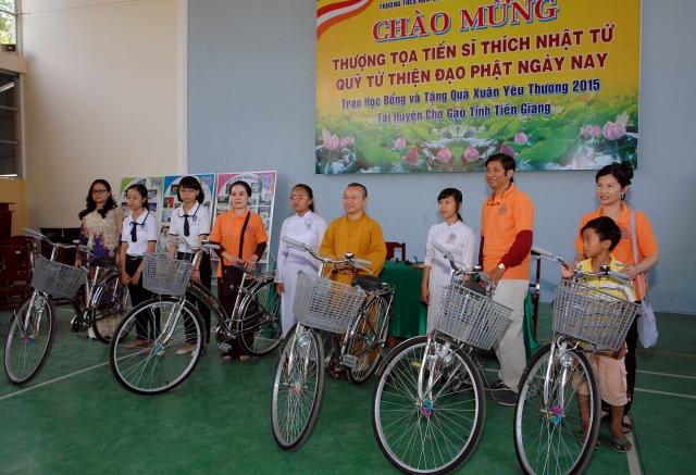 Quỹ Đạo Phật Ngày Nay: Hơn 600 học sinh gieo duyên với Phật pháp tại Tiền Giang