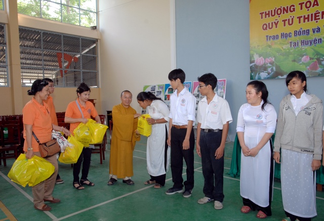 Quỹ Đạo Phật Ngày Nay: Hơn 600 học sinh gieo duyên với Phật pháp tại Tiền Giang