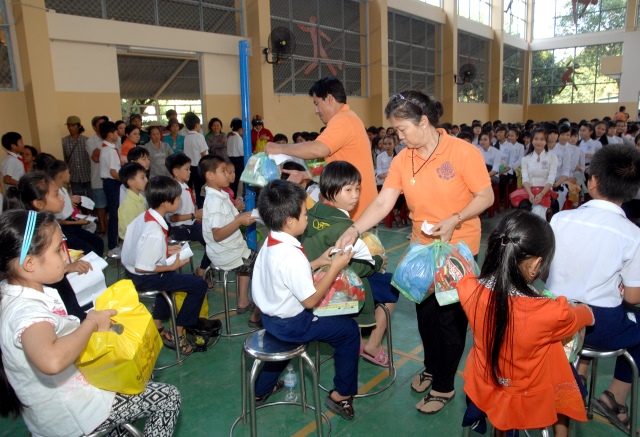 Quỹ Đạo Phật Ngày Nay: Hơn 600 học sinh gieo duyên với Phật pháp tại Tiền Giang