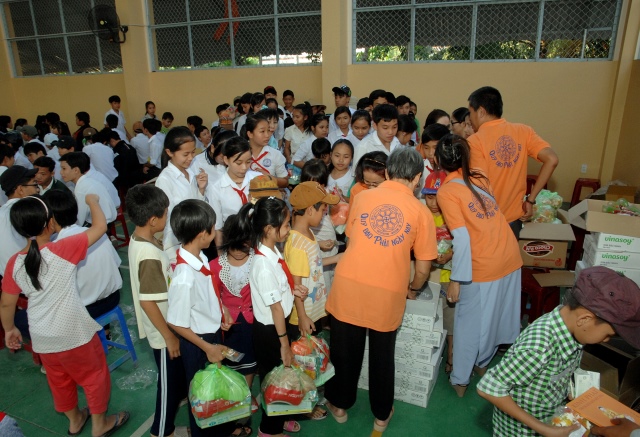 Quỹ Đạo Phật Ngày Nay: Hơn 600 học sinh gieo duyên với Phật pháp tại Tiền Giang