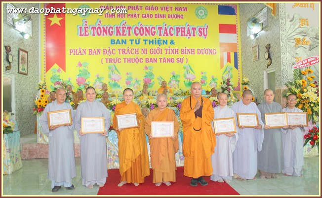 BÌNH DƯƠNG:     Lễ Tổng Kết Công Tác Phật Sự  Phân Ban Đặc Trách Ni Giới &amp; Ban Từ Thiện
