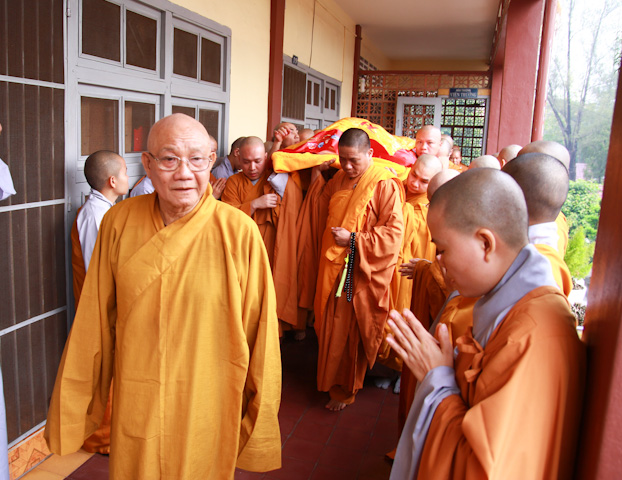 Lễ nhập kim quan cố HT.Thích Chơn Lạc trụ trì chùa Huệ Nghiêm