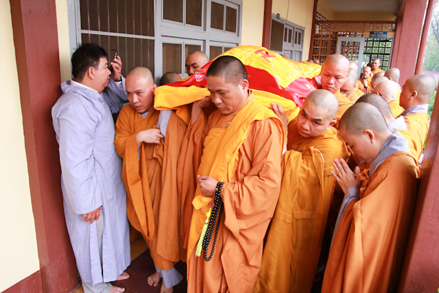 Lễ nhập kim quan cố HT.Thích Chơn Lạc trụ trì chùa Huệ Nghiêm