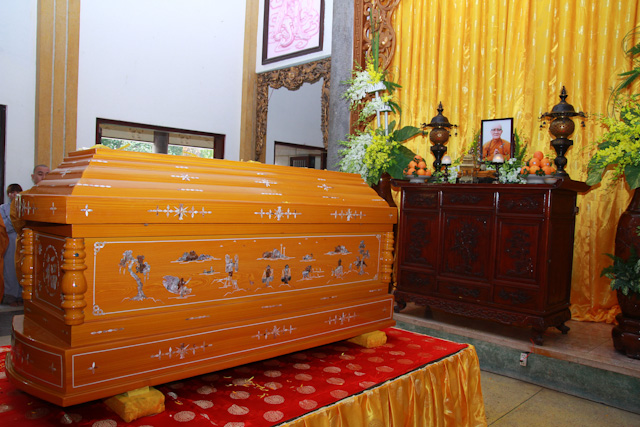 Lễ nhập kim quan cố HT.Thích Chơn Lạc trụ trì chùa Huệ Nghiêm