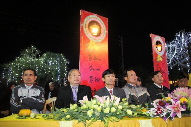 Thái Bình:  Đêm hội hoa đăng tại chùa Tây Khánh