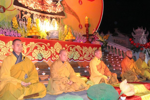 Thái Bình:  Đêm hội hoa đăng tại chùa Tây Khánh