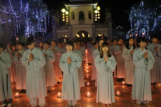 Thái Bình:  Đêm hội hoa đăng tại chùa Tây Khánh