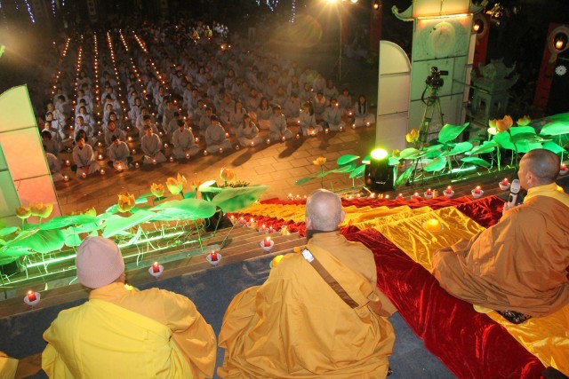 Thái Bình:  Đêm hội hoa đăng tại chùa Tây Khánh
