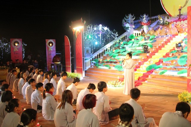 Thái Bình:  Đêm hội hoa đăng tại chùa Tây Khánh