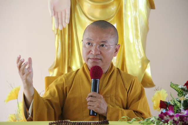 Quỹ Đạo Phật Ngày Nay: Tặng quà cho người khiếm thị tại làng mù tỉnh Sóc Trăng