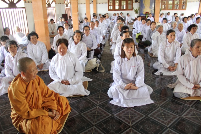 Quỹ Đạo Phật Ngày Nay: Tặng quà cho người khiếm thị tại làng mù tỉnh Sóc Trăng