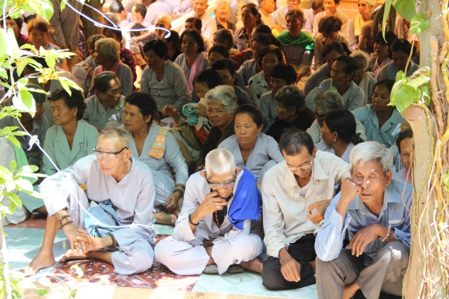 Quỹ Đạo Phật Ngày Nay: Tặng quà cho người khiếm thị tại làng mù tỉnh Sóc Trăng