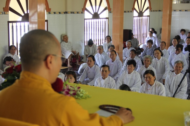 Quỹ Đạo Phật Ngày Nay: Tặng quà cho người khiếm thị tại làng mù tỉnh Sóc Trăng
