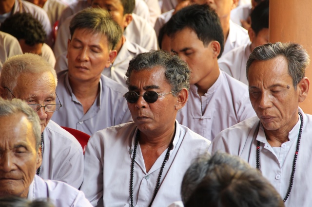 Quỹ Đạo Phật Ngày Nay: Tặng quà cho người khiếm thị tại làng mù tỉnh Sóc Trăng