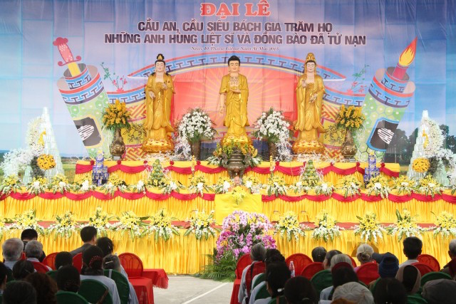Thái Bình:  Chùm ảnh Đại lễ cầu an, cầu siêu tại đền thờ Tổ họ Trần Việt Nam