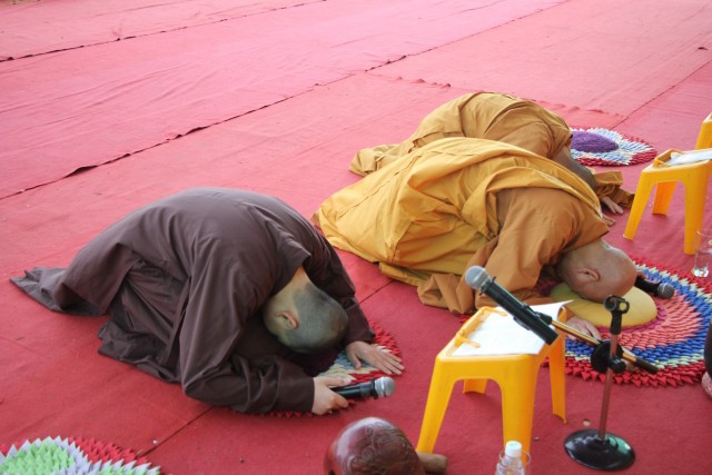 Thái Bình:  Chùm ảnh Đại lễ cầu an, cầu siêu tại đền thờ Tổ họ Trần Việt Nam