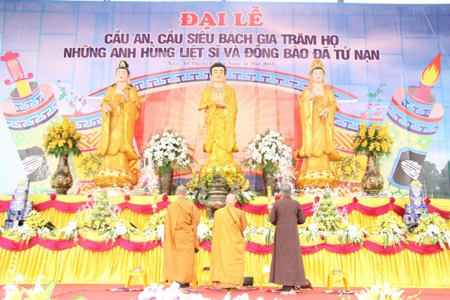 Thái Bình:  Chùm ảnh Đại lễ cầu an, cầu siêu tại đền thờ Tổ họ Trần Việt Nam