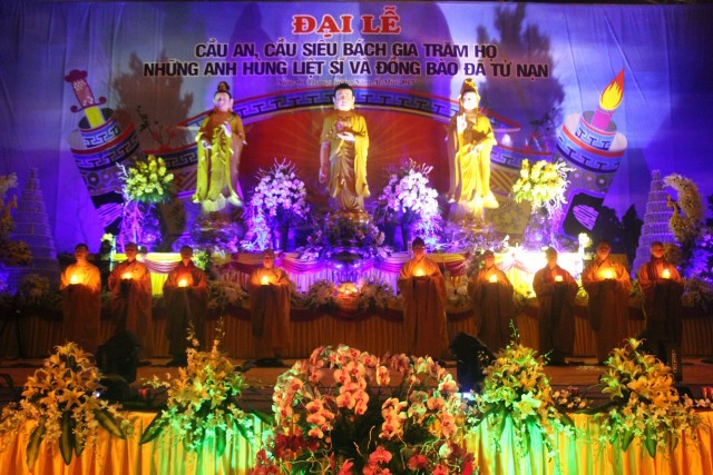 Thái Bình:  Đêm hoa đăng Đại lễ cầu an, cầu siêu tại đền thờ Tổ họ Trần Việt Nam