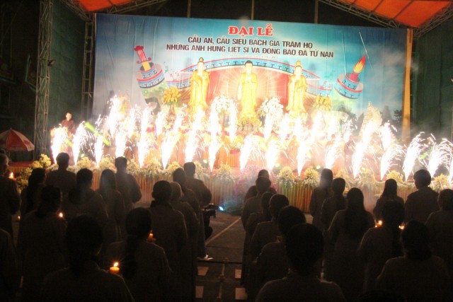 Thái Bình:  Đêm hoa đăng Đại lễ cầu an, cầu siêu tại đền thờ Tổ họ Trần Việt Nam