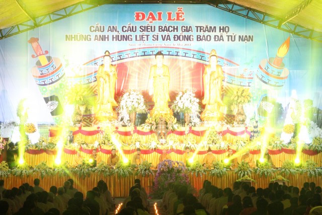 Thái Bình:  Đêm hoa đăng Đại lễ cầu an, cầu siêu tại đền thờ Tổ họ Trần Việt Nam