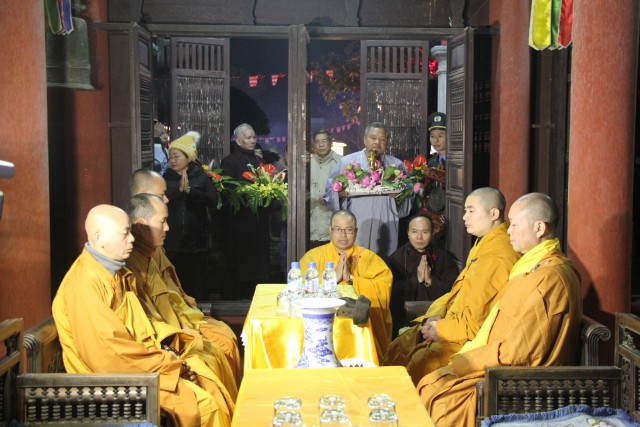 Nam Định:  Đêm hoa đăng vía Phật A Di Đà tại chùa Trùng Khánh