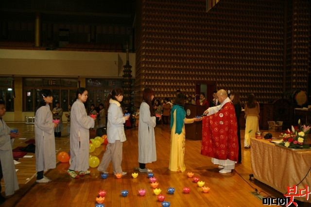 Hàn Quốc: Cộng đồng Phật tử Việt Nam mừng năm mới tại chùa Samwangsa, Tp Busan