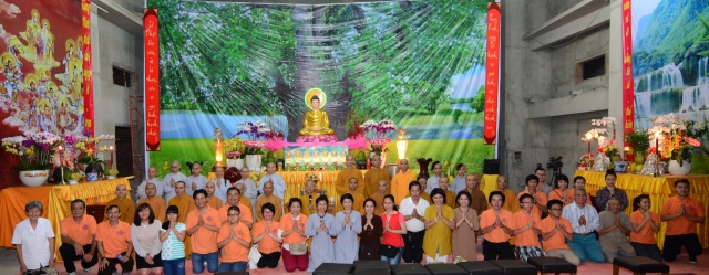 Di Lặc du xuân - Ấm áp những sẻ chia trong đêm giao thừa