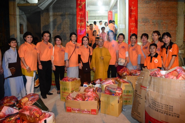 Di Lặc du xuân - Ấm áp những sẻ chia trong đêm giao thừa