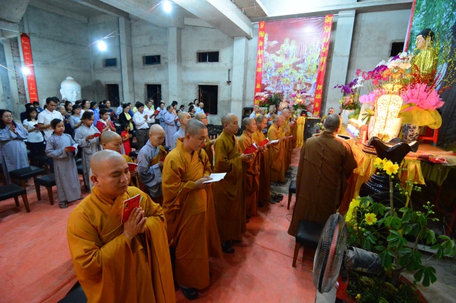 Chùm ảnh: Trang nghiêm lễ đón giao thừa Ất Mùi 2015 tại Chùa Giác Ngộ
