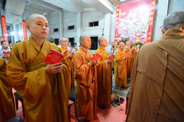Chùm ảnh: Trang nghiêm lễ đón giao thừa Ất Mùi 2015 tại Chùa Giác Ngộ