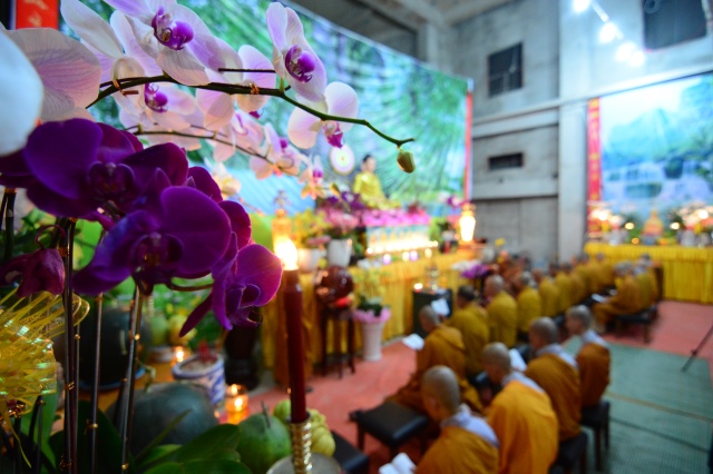 Chùm ảnh: Trang nghiêm lễ đón giao thừa Ất Mùi 2015 tại Chùa Giác Ngộ