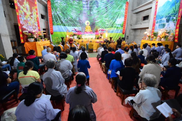 Chùm ảnh: Trang nghiêm lễ đón giao thừa Ất Mùi 2015 tại Chùa Giác Ngộ