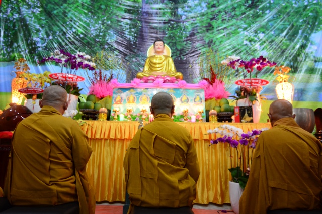 Chùm ảnh: Trang nghiêm lễ đón giao thừa Ất Mùi 2015 tại Chùa Giác Ngộ