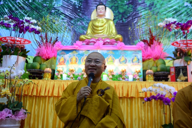 Chùm ảnh: Trang nghiêm lễ đón giao thừa Ất Mùi 2015 tại Chùa Giác Ngộ