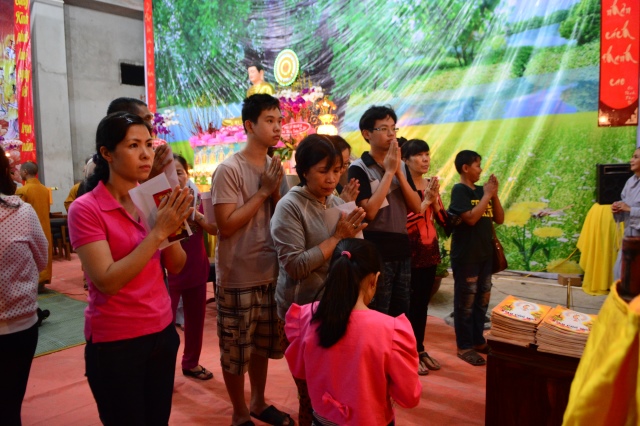 Chùm ảnh: Trang nghiêm lễ đón giao thừa Ất Mùi 2015 tại Chùa Giác Ngộ