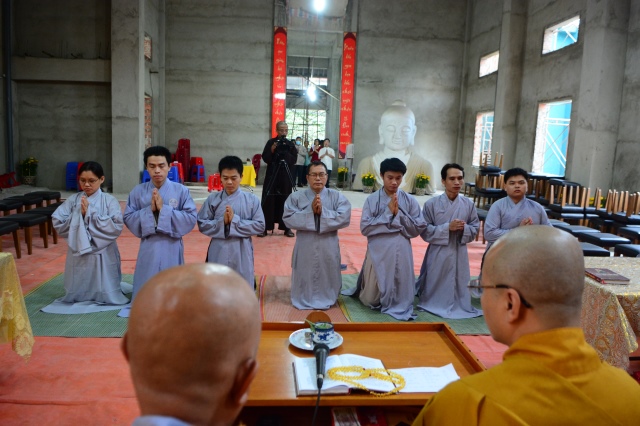 Chùm ảnh: Trang nghiêm lễ đón giao thừa Ất Mùi 2015 tại Chùa Giác Ngộ