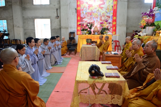 Chùm ảnh: Trang nghiêm lễ đón giao thừa Ất Mùi 2015 tại Chùa Giác Ngộ