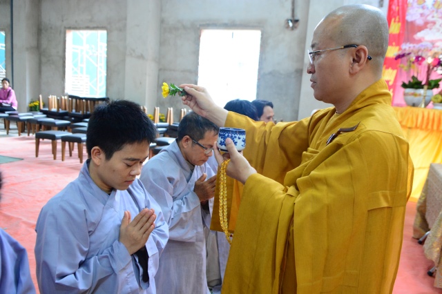 Chùm ảnh: Trang nghiêm lễ đón giao thừa Ất Mùi 2015 tại Chùa Giác Ngộ