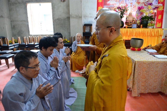 Chùm ảnh: Trang nghiêm lễ đón giao thừa Ất Mùi 2015 tại Chùa Giác Ngộ