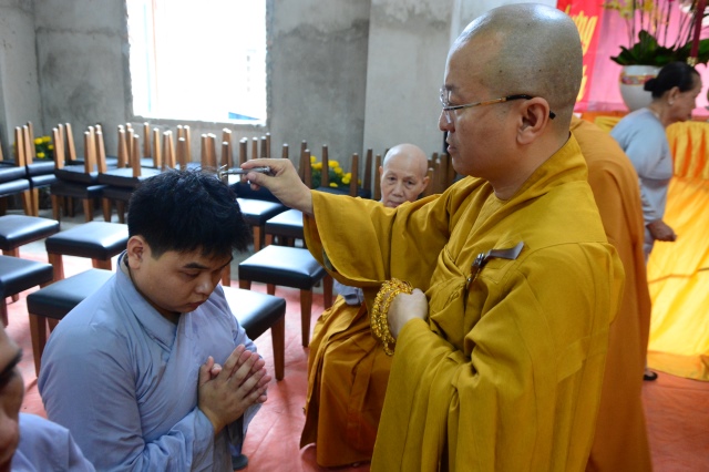 Chùm ảnh: Trang nghiêm lễ đón giao thừa Ất Mùi 2015 tại Chùa Giác Ngộ